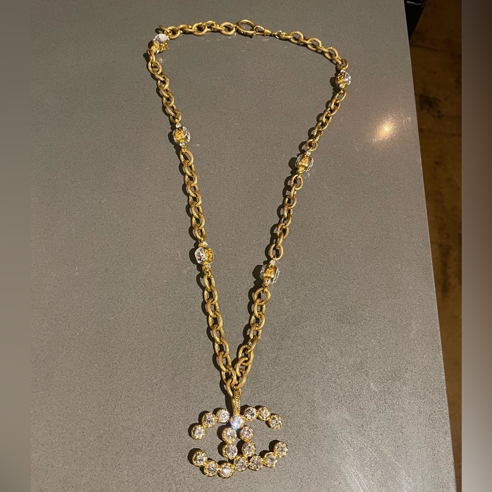 CHANEL COLECTION 28 pendant RARE